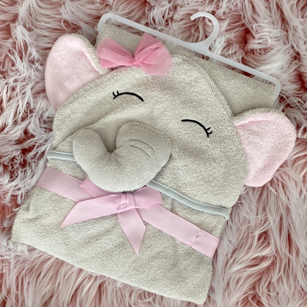 BNWT!✨ Adorable Elephant Hooded Baby Towel Robe! 🐘